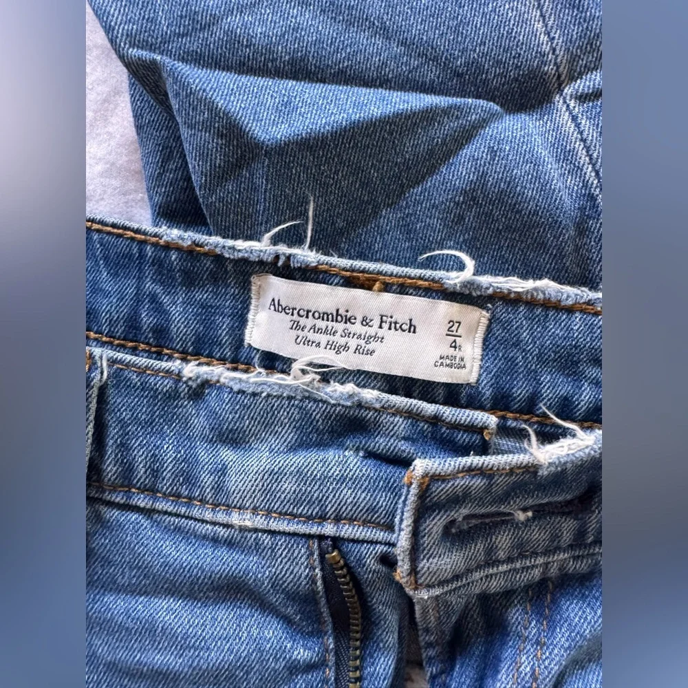 Abercrombie Ultra High Rise Ankle Straight Jean - Picture 7 of 11